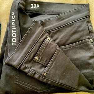 J Crew toothpick jeans
Black (worn once)
Best fitting jeans ever w/ some stretch